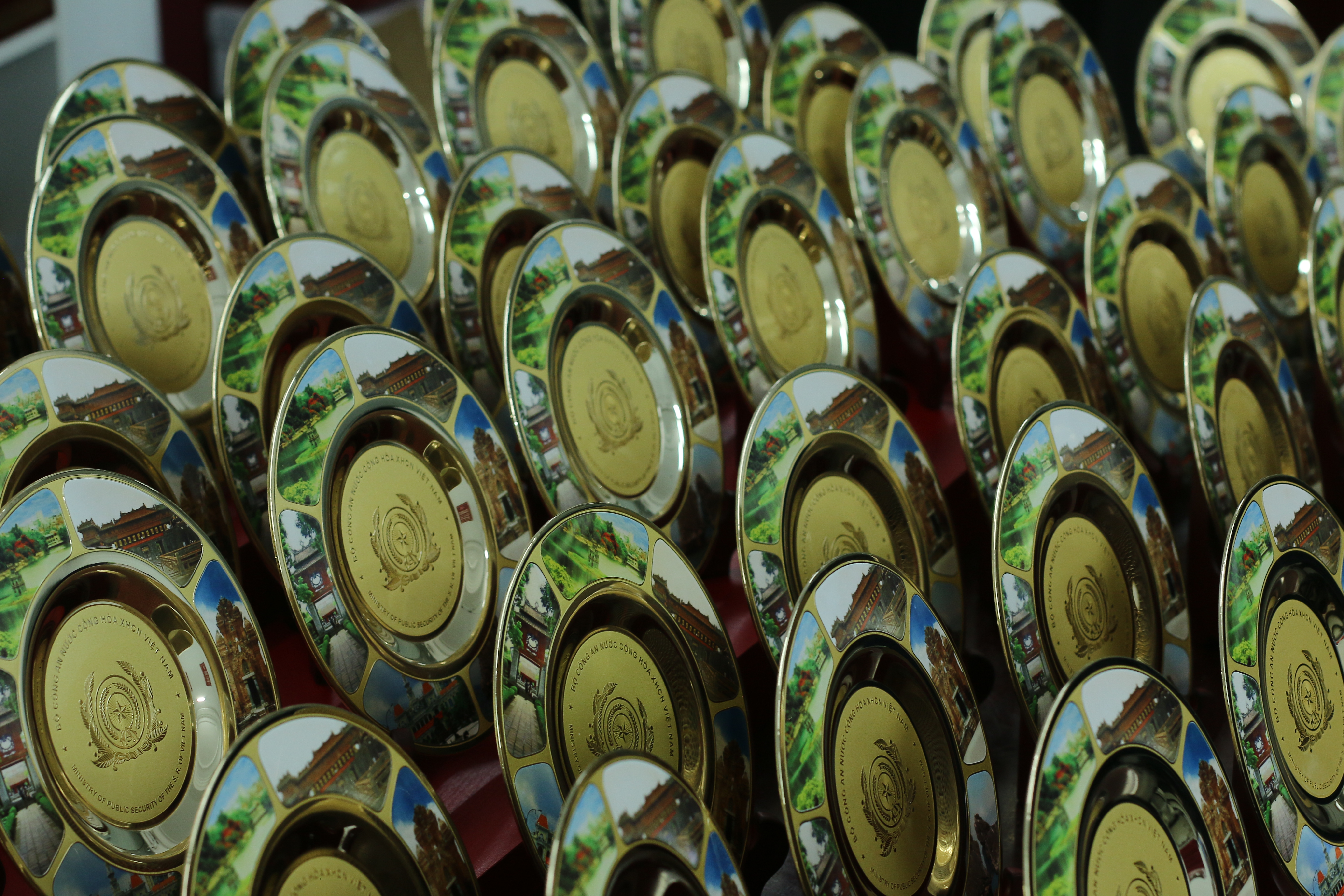 Lô mặt đĩa 6 danh lam Bộ Công An D20 bằng đồng thiết kế theo yêu cầu